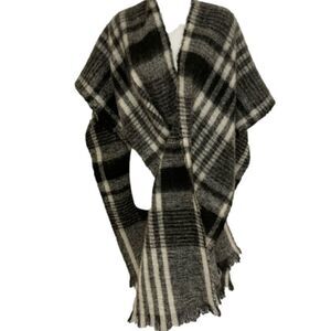 SPECIALTY HOUSE acrylic & wool shawl/shrug